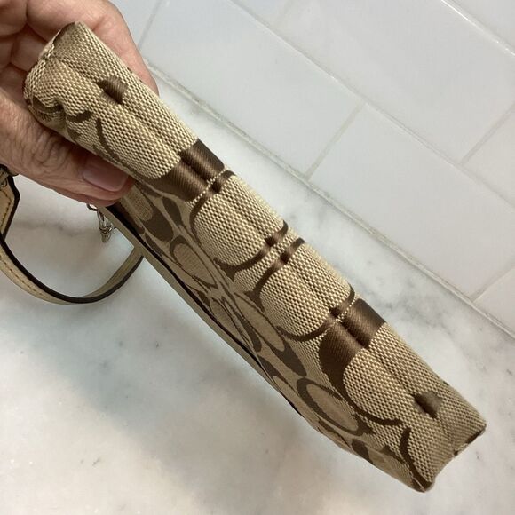 Coach Jacquard Signature Logo Pleated Clutch Wristlet - Picture 9 of 11